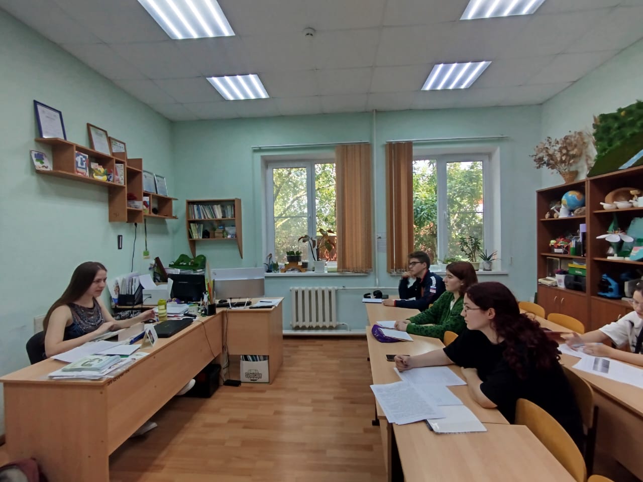 16 июня 2025 года  в муниципальном центре по работе с одаренными и талантливыми детьми «Эрудит» на базе МБУ ДО ДЭБЦ стартовала профильная смена «Олимпиадное обществознание» для учащихся 8-9-х классов. 