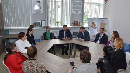 Члены Совета молодых депутатов Крымского района посетили Славянский район