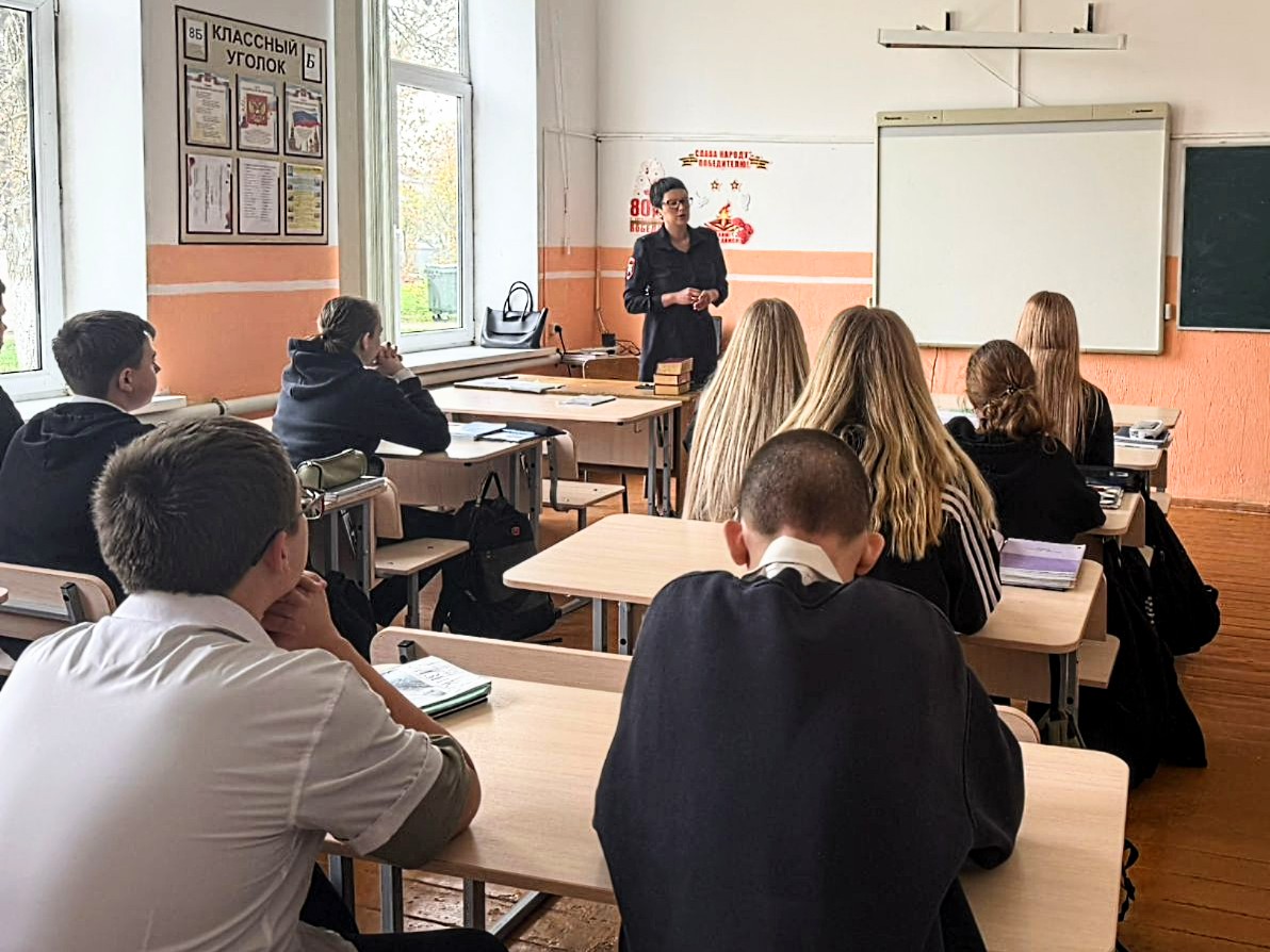 В школах Крымского района во всемирный день ребенка организовали межведомственные консультационные пункты правовой помощи детям 