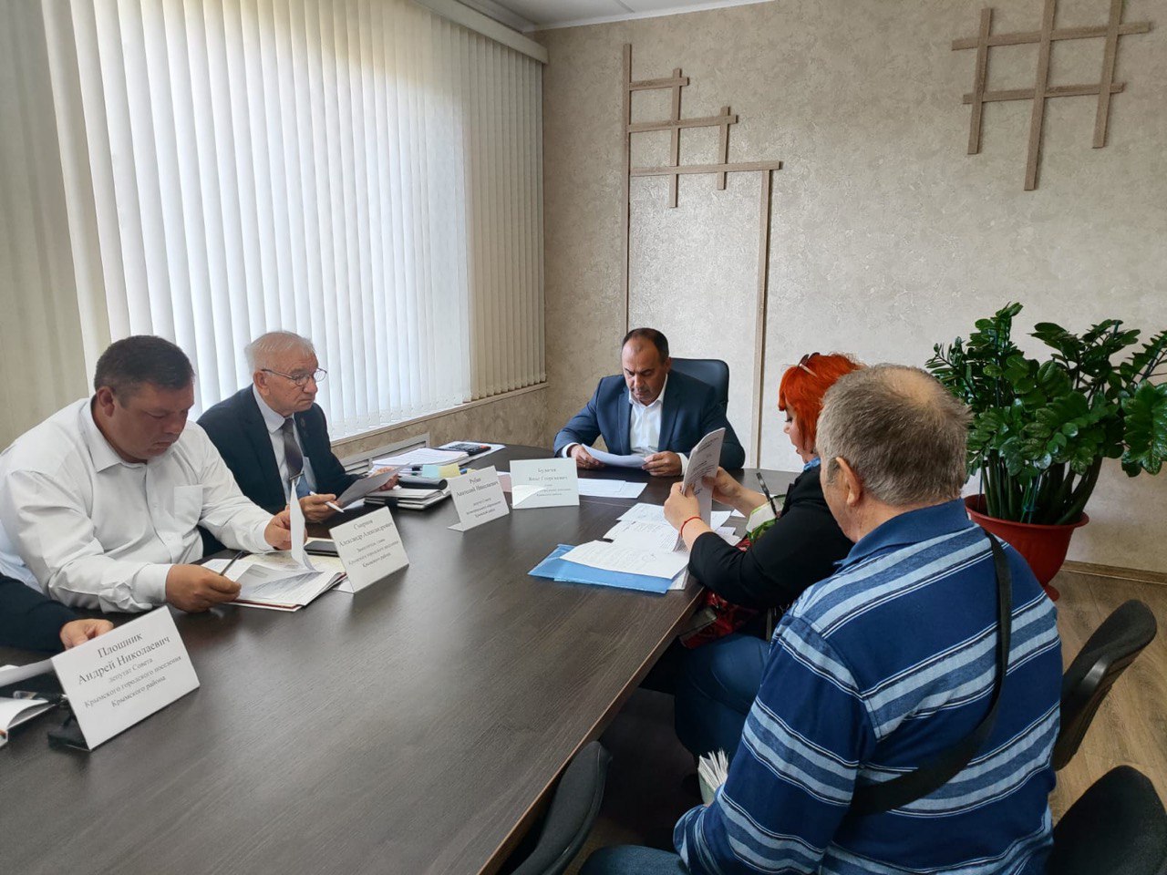 Депутат Совета Крымского района Анатолий Рубан и глава города Крымска Янис Будагов провели очередной прием граждан по личным вопросам.