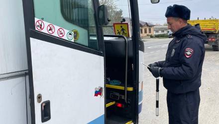 Госавтоинспекторы Крымского района проводят комплекс мер, направленных на повышение безопасности пассажирских перевозок автобусами