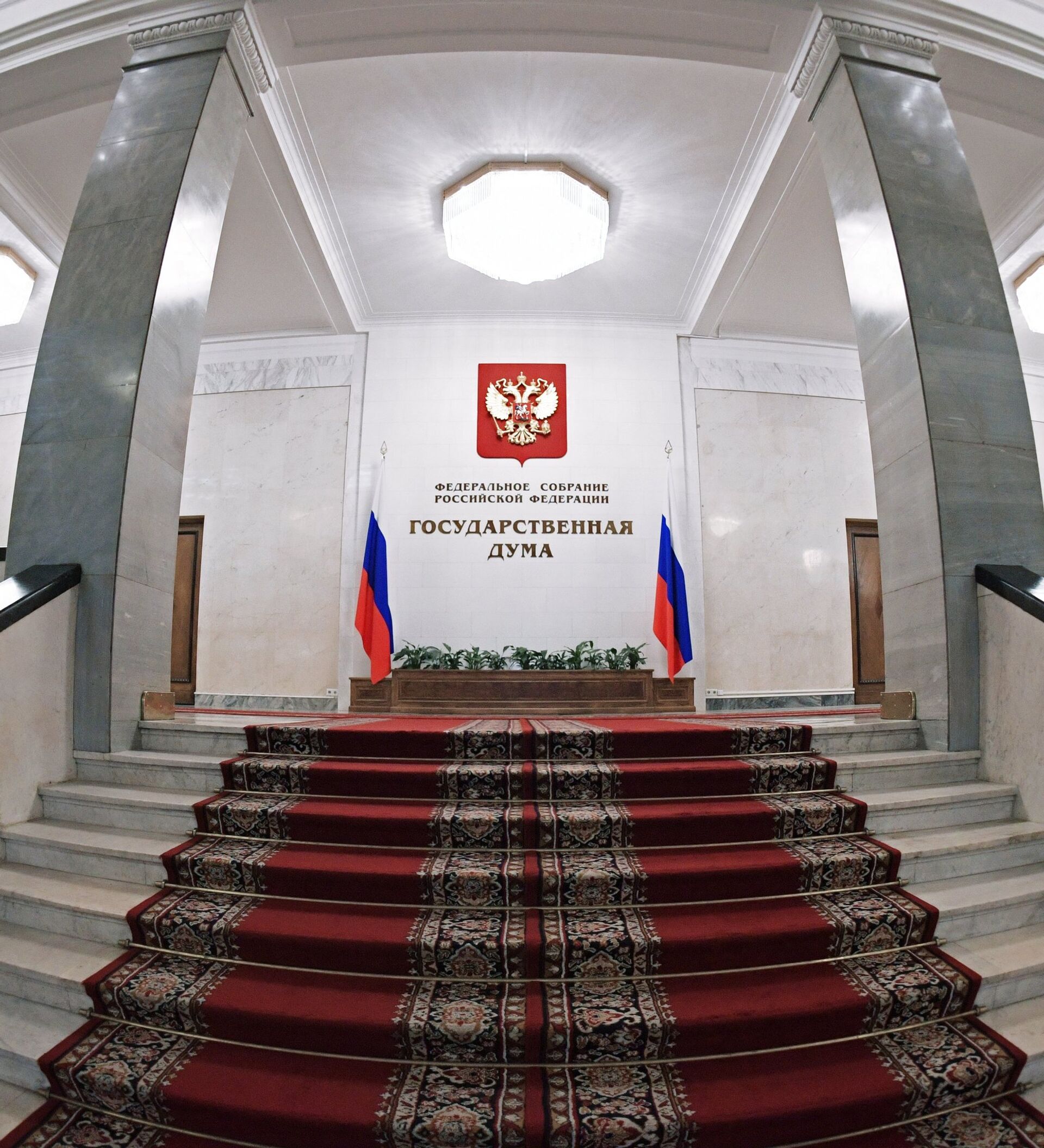 Депутат Госдумы Иван Демченко: В Госдуме предложено выделить использование нецензурной лексики в общественных местах как отдельное административное правонарушение с установлением повышенных штрафов.