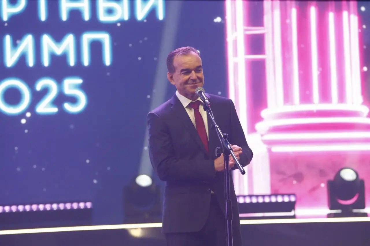 Вениамин Кондратьев наградил победителей юбилейного, 20-го конкурса лидеров туриндустрии «Курортный Олимп». 