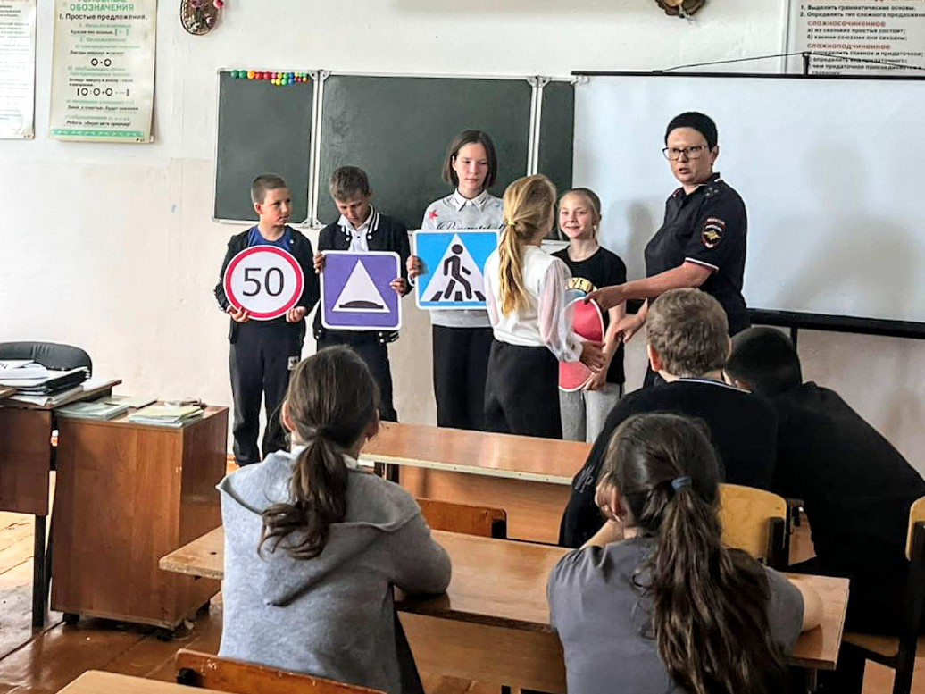 В Крымском районе Госавтоинспекторы организовали тренинги по дорожной безопасности для учащихся малокомплектных отдаленных школ