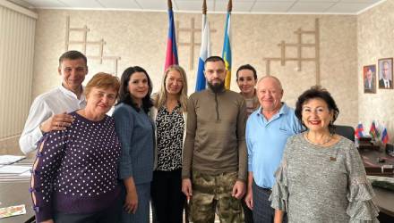 Депутаты Совета Крымского городского поселения встретили своего коллегу Руслана Бастрикова, который вернулся с территорий, где проводится специальная военная операция
