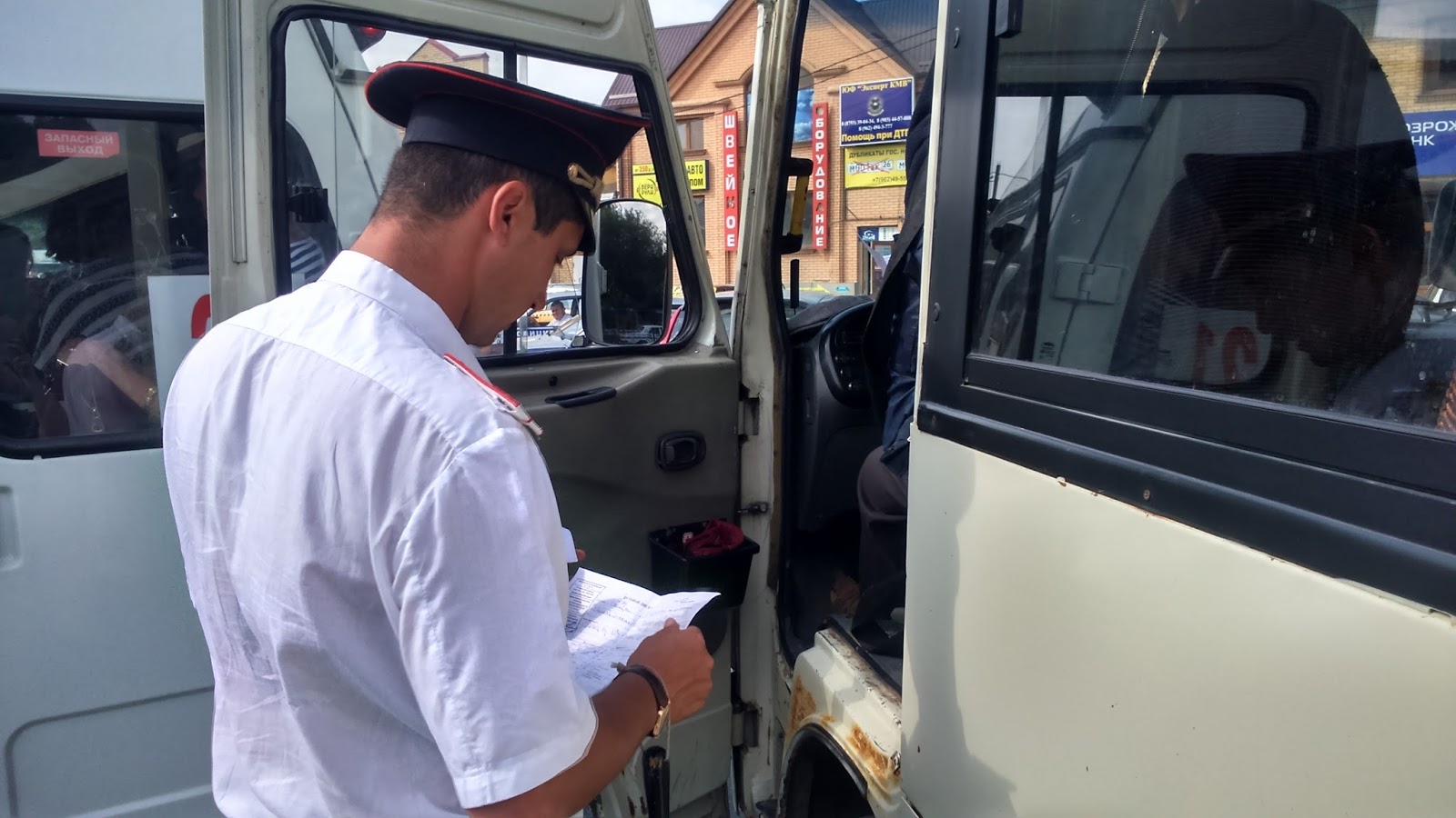 Сотрудники Госавтоинспекции проводят мероприятия «Автобус»