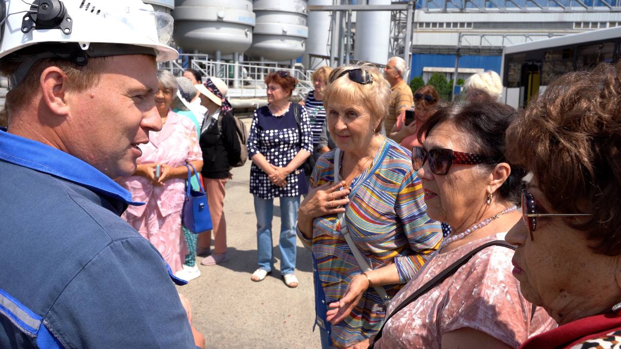 Депутат Госдумы Иван Демченко: Активисты общественных организаций Темрюкского района обратились ко мне с просьбой помочь ознакомиться с работой металлургов Кубани.
