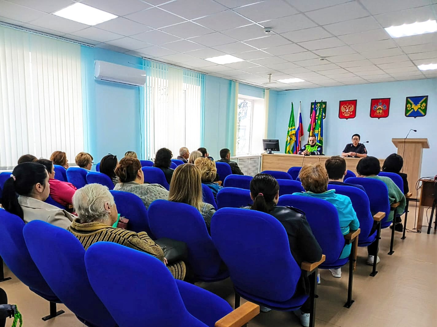 В Крымском районе Госавтоинспекторы проводят сходы граждан в сельских поселениях