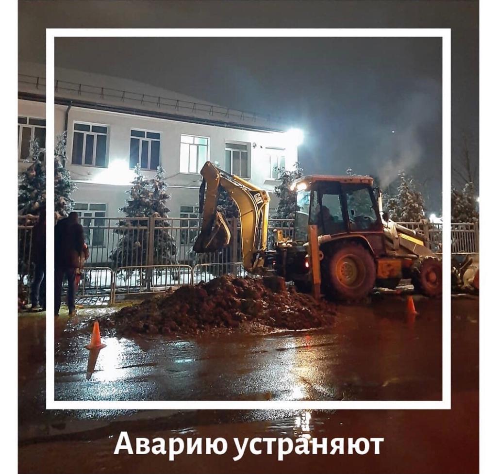 Авария на водопроводной трубе в районе  школы №3