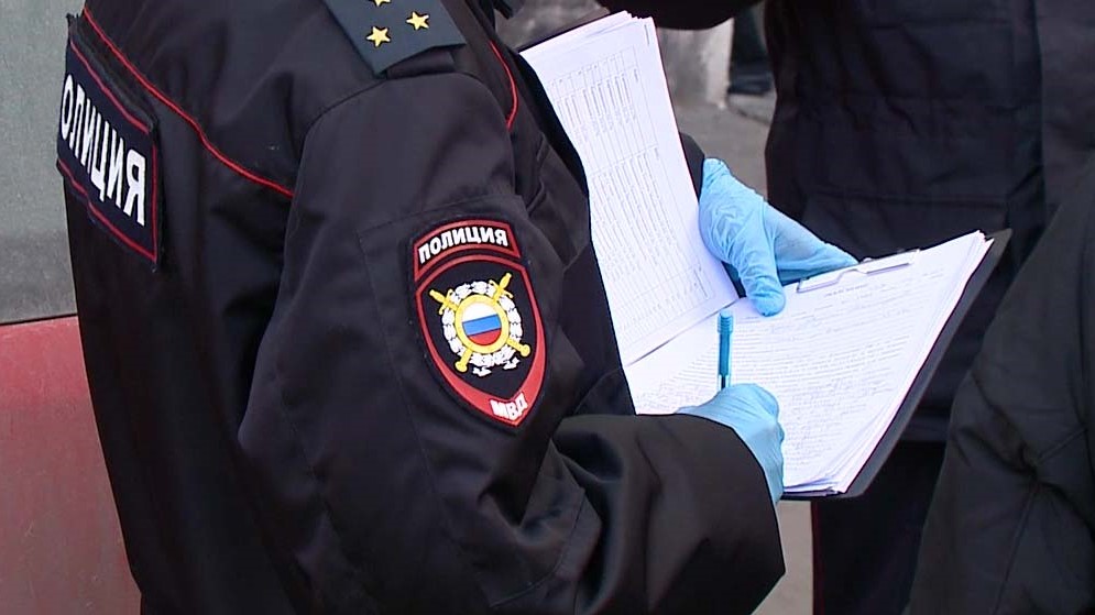 Сотрудники полиции разъясняют ответственность для несовершеннолетних