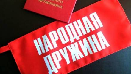 Народные дружинники вместе с полицейскими участвуют в охране общественного порядка