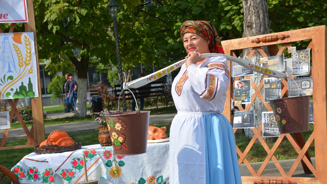 Сегодня на улице Ленина проходит выставка поселений Крымского района⠀