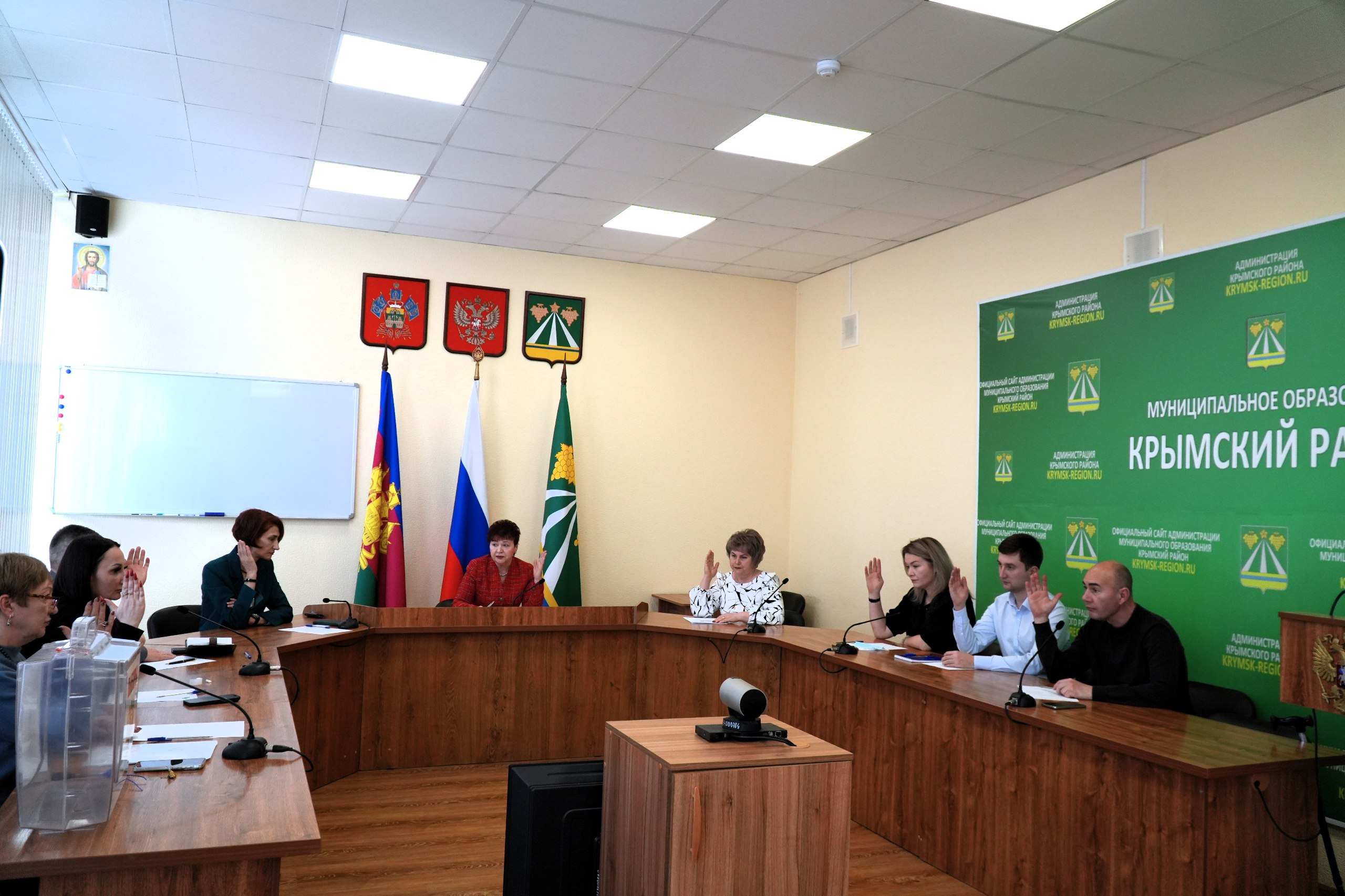 Состоялось первое (организационное) заседание нового состава территориальной избирательной комиссии Крымская.