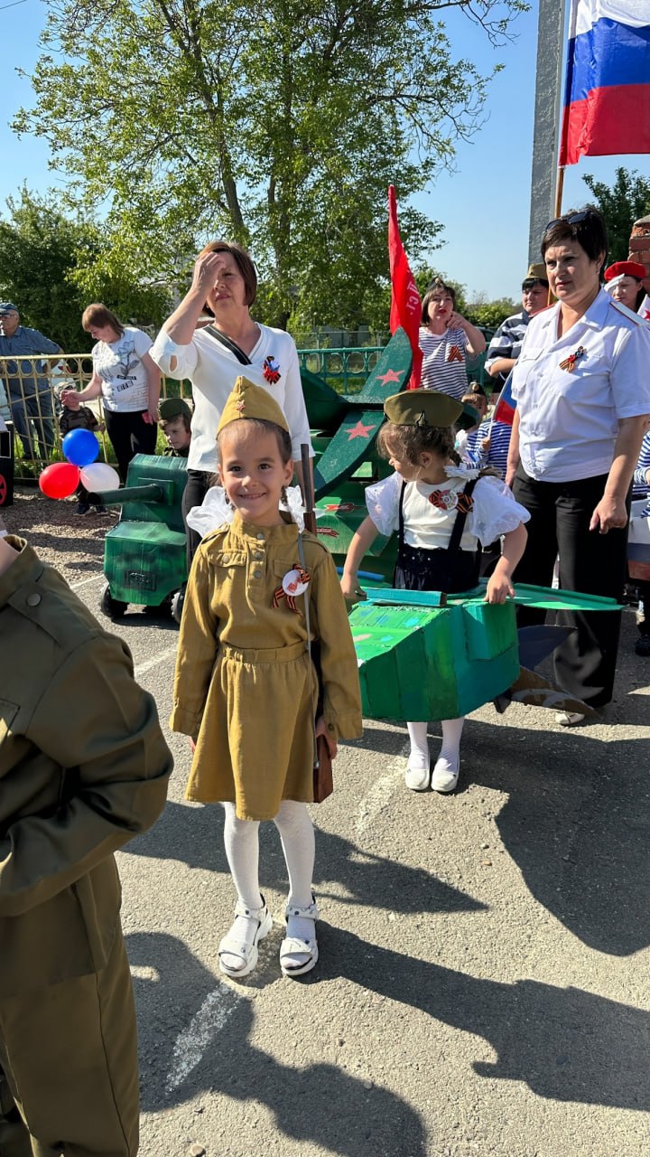 В казачьем детском саду № 20 ст. Варениковской Крымского района прошёл Парад, посвященный 80-летию Великой Победы, в котором участие приняли все группы.