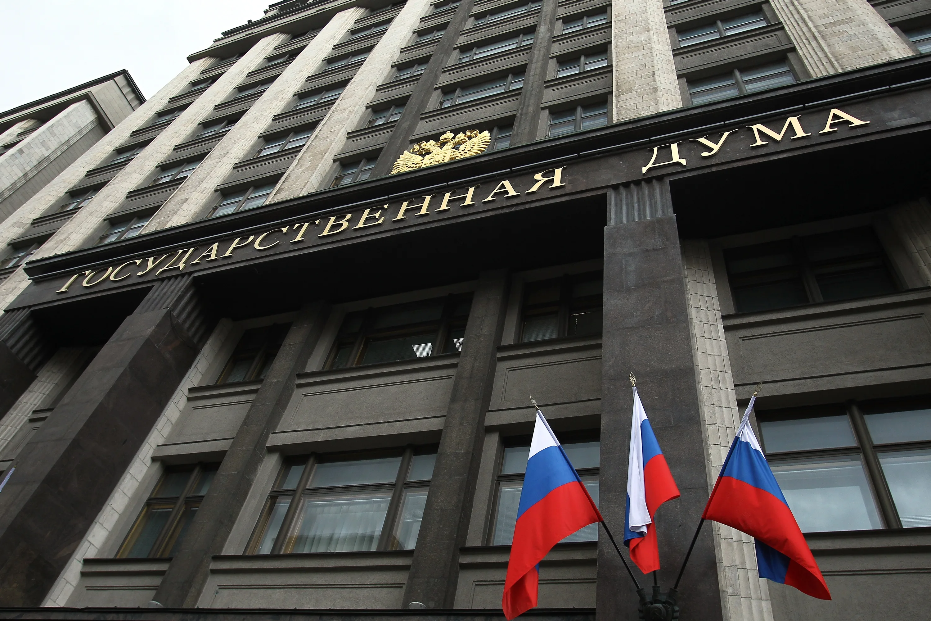 Депутат Госдумы Иван Демченко: В рамках исполнения поручения Президента России Владимира Владимировича Путина в Государственную Думу внесен проект поправок к закону «Об образовании», позволяющий Правительству регулировать платный набор студентов в вузы.