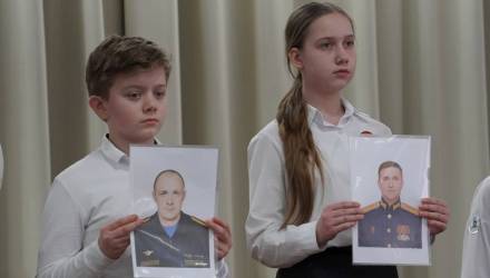 Глава Крымского района Сергей Лесь: В школе № 9 состоялось открытие "Парты Героев"