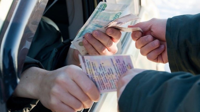 ОГИБДД по Крымскому району напоминает, что одним из приоритетных  направлений деятельности МВД России является противодействие коррупции