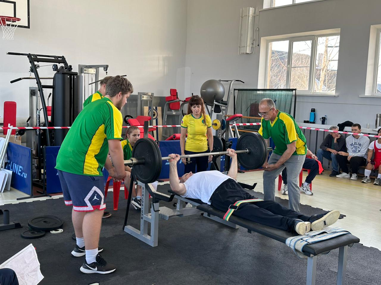 🏆 В спортивном зале спортивной школы «Крымская» состоялся восьмой этап открытой спартакиады Черноморского побережья «Мир без границ» для людей с ограниченными возможностями здоровья. 