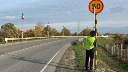 В Крымском районе Госавтоинспекторы контролируют соблюдение требований по обеспечению безопасности дорожного движения при проведении ремонта дорог