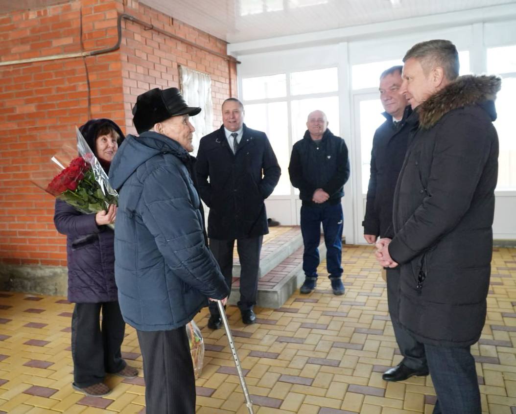 Сергей Лесь: Сегодня вручили памятную медаль 80-летие Победы в Великой Отечественной войны почетному ветерану Крымского района Николаю Александровичу Чухареву