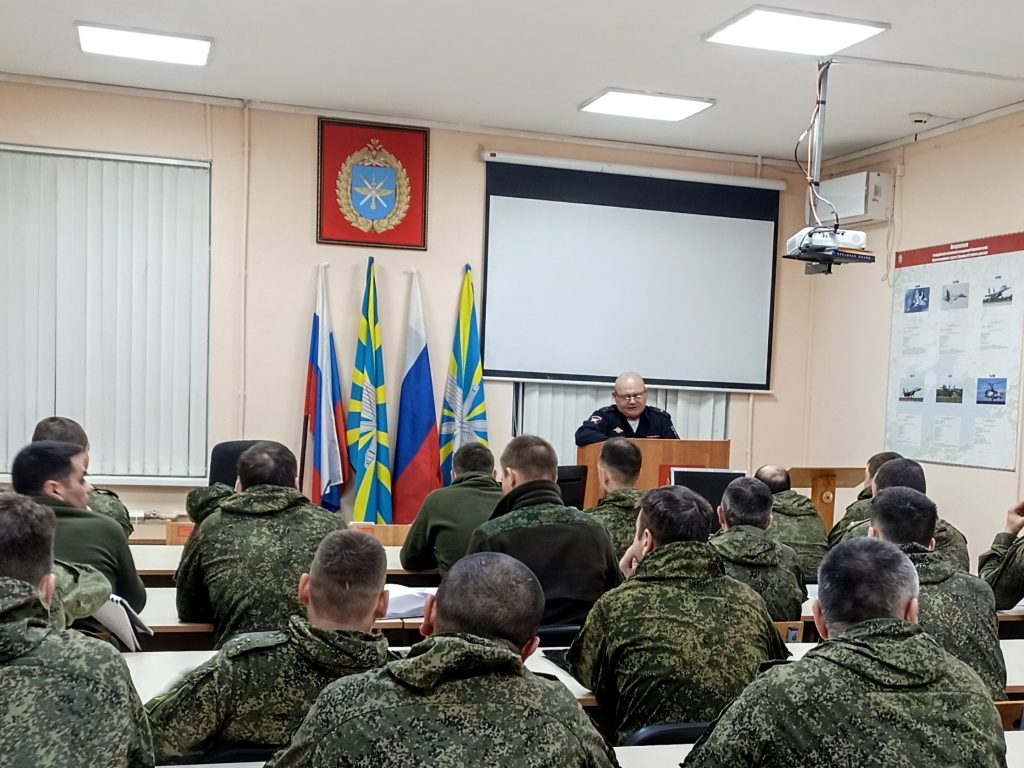В Крымском районе Госавтоинспекторы провели занятия для военнослужащих