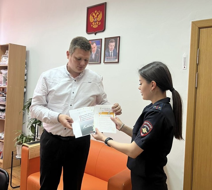 Предупрежден, значит вооружен! Полиция Крымского района проводит профилактические беседы в школах