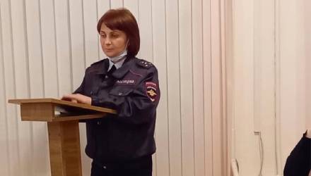 Сотрудники полиции разъясняют меры административной и уголовной ответственности для родителей и подростков