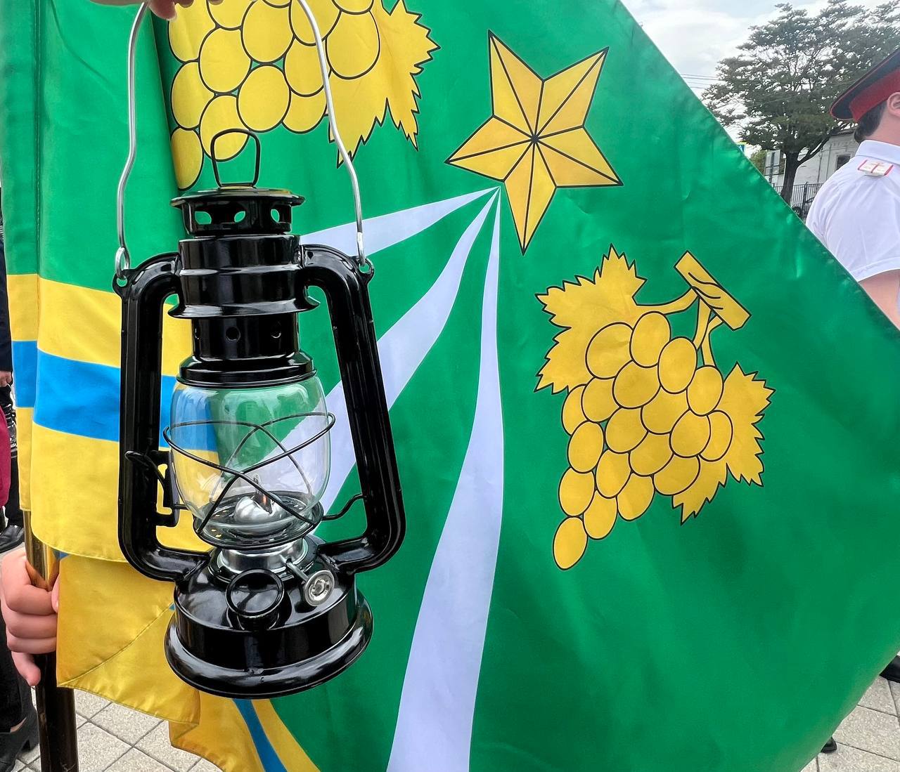 В Крымский район привезли частицу Вечного огня с Могилы Неизвестного Солдата из Александровского сада в Москве. «Огонь памяти» был передан в рамках международной патриотической акции