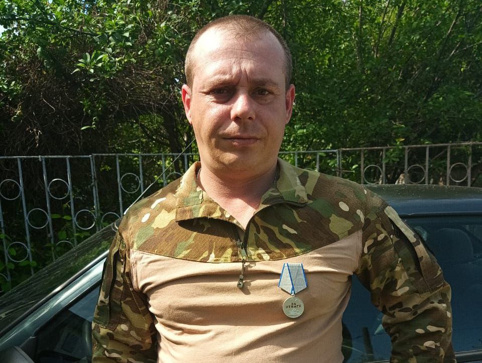 Медалью «За отвагу» награждён казак Крымского районного казачьего обществ Вячеслав Владимирович Кальной.