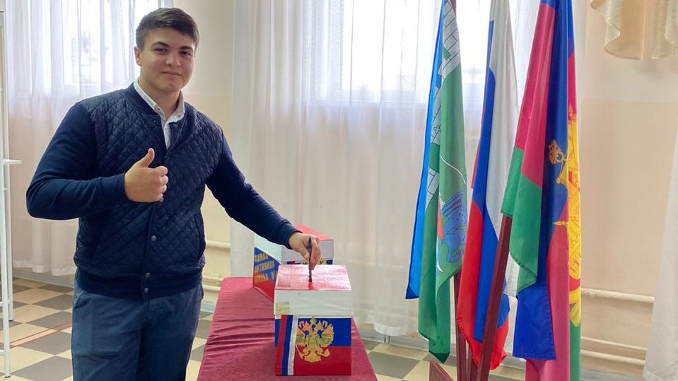 Ученики голосуют за лучших кандидатов в школьные президенты