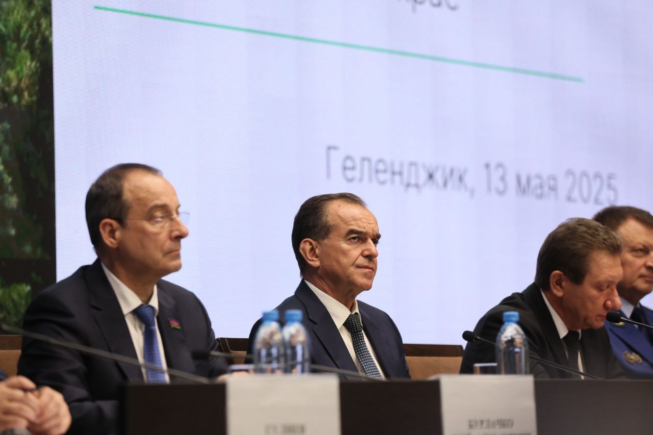 Меры безопасности для кубанских курортов на предстоящий летний сезон обсудили на заседании постоянно действующего координационного совещания по обеспечению правопорядка и Антитеррористической комиссии в Краснодарском крае.  – До первого июня все пляжи дол