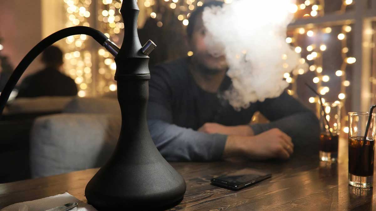 В России выступил в силу запрет на курение кальянов, вейпов, электронных сигарет и другой никотиносодержащей продукции в общественных местах