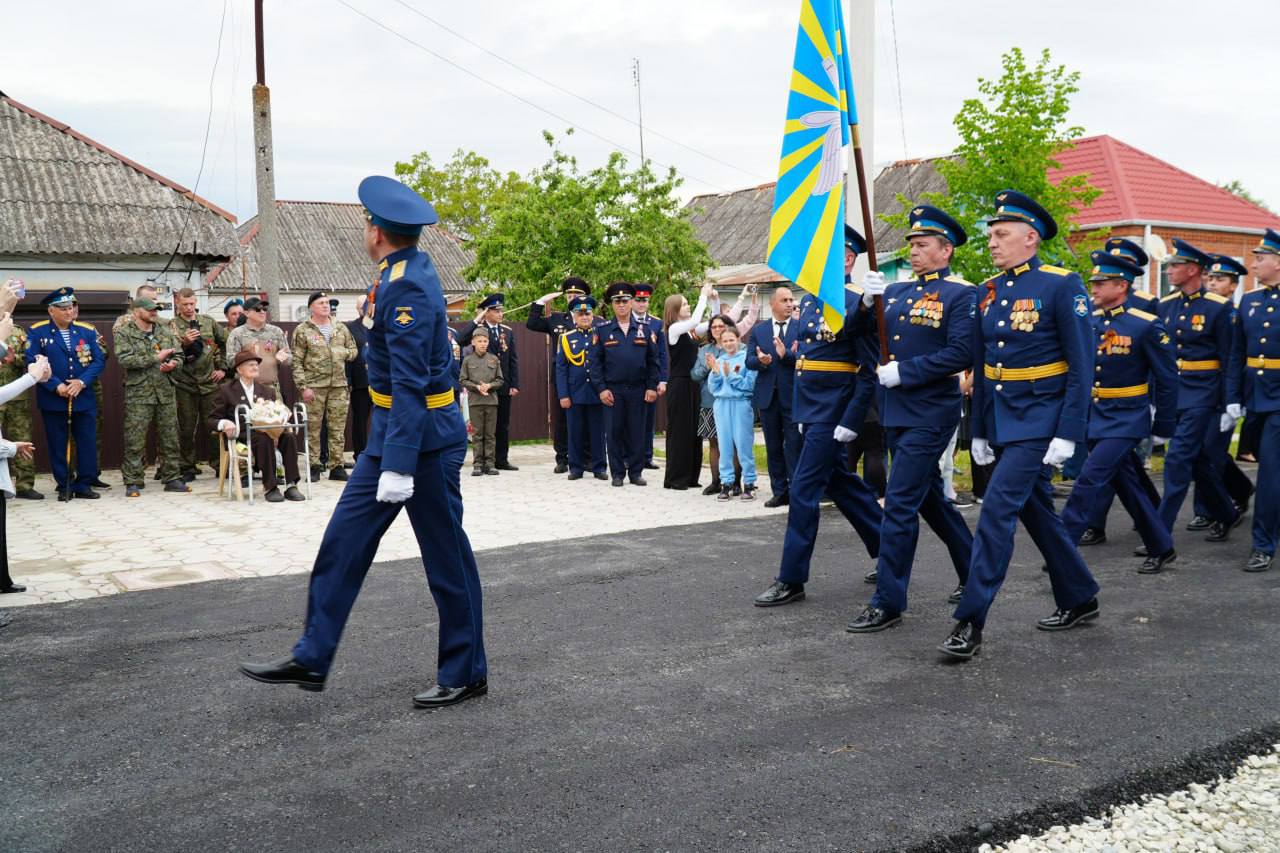 Парад у дома ветерана