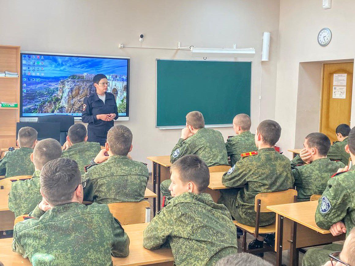 В Крымском районе сотрудники Госавтоинспекции встретились с кадетами казачьего корпуса.