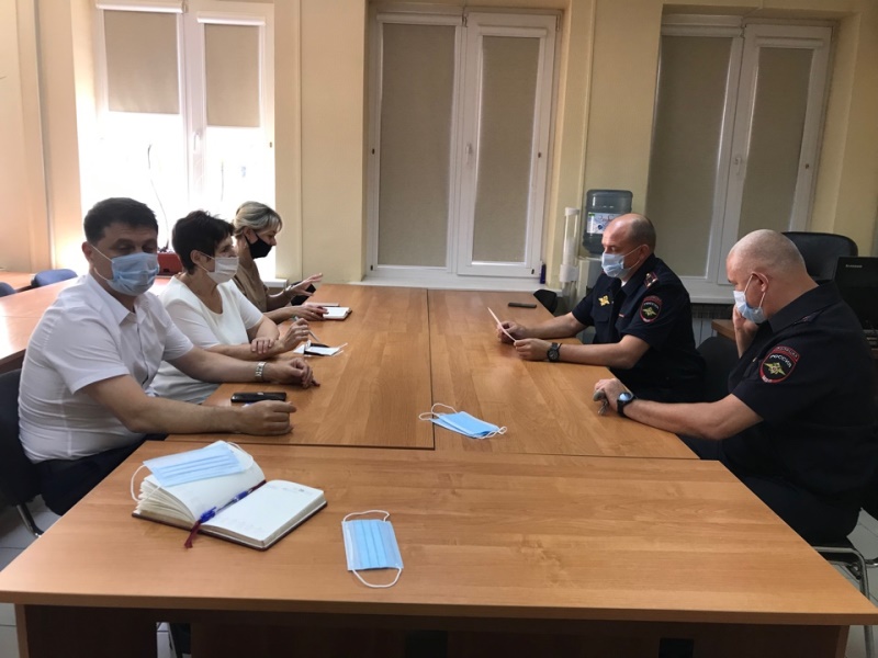 В Крымске в рамках Всероссийской акции «Гражданский мониторинг» общественники проверили работу сотрудников полиции