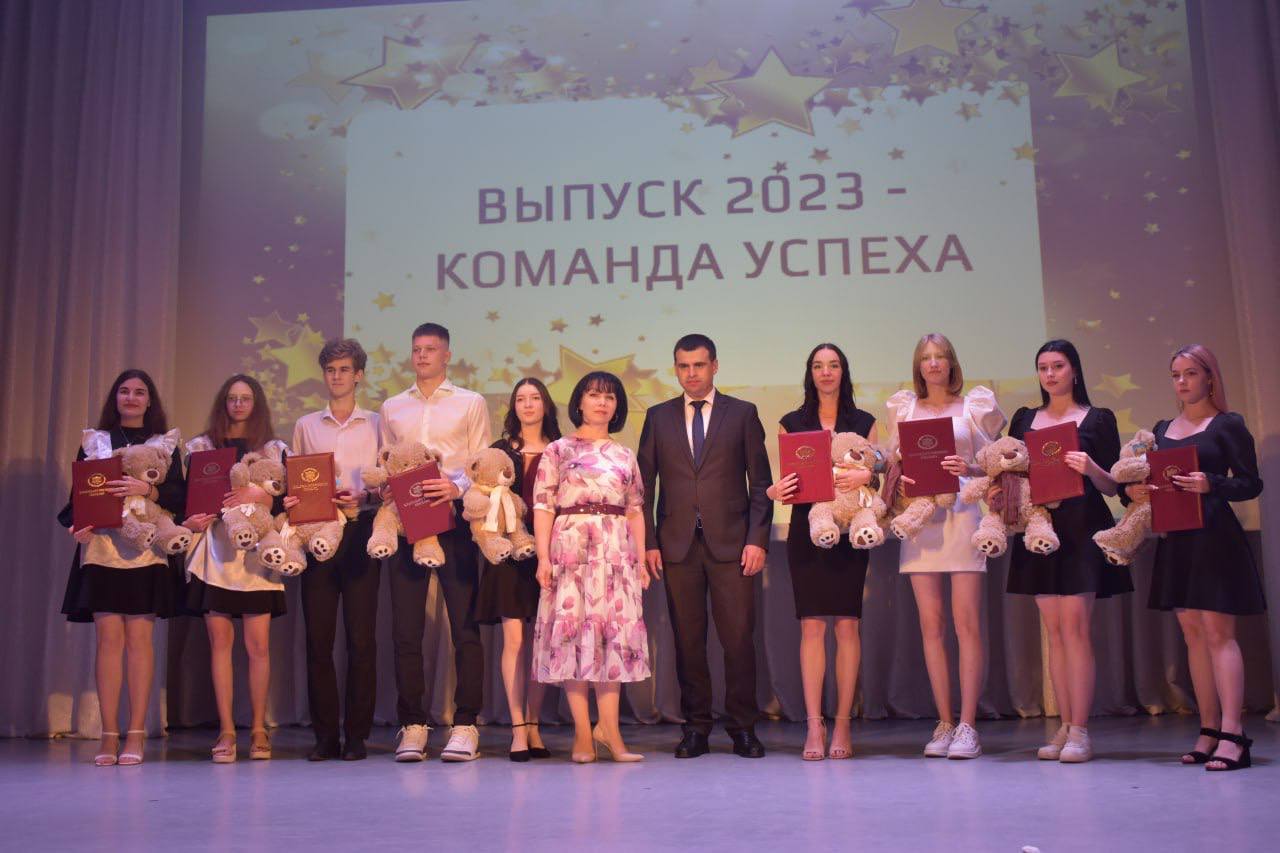 школа 33 ставрополь фото выпускной 2023 год